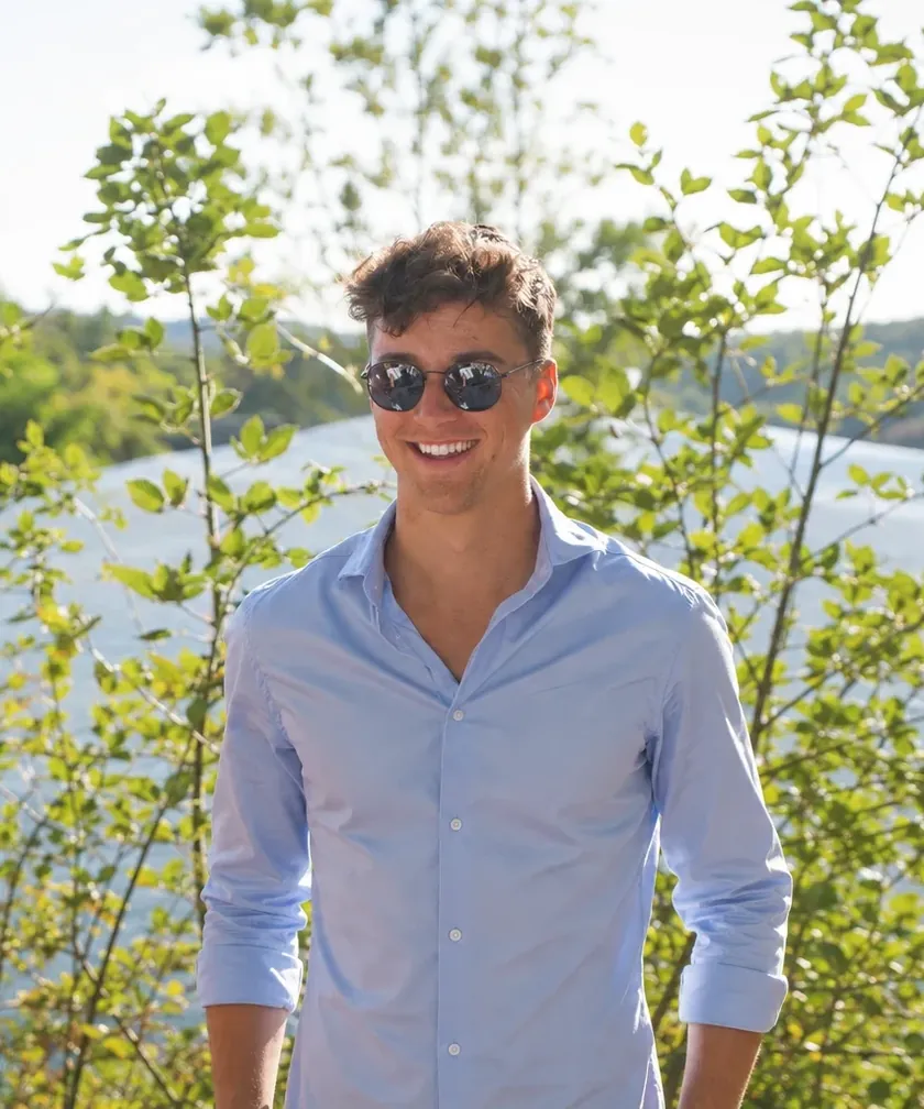 Portrait d'Amaury AC'H, consultant IA et Acquisition clients pour TPE/PME à Lyon